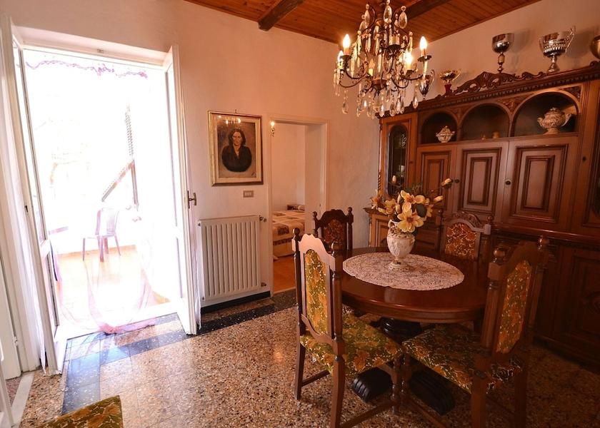 Liguria Sesta Godano Dining Area