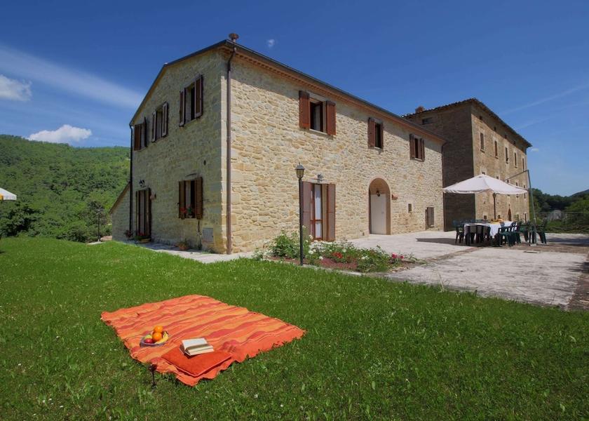 Marche Apecchio Exterior Detail