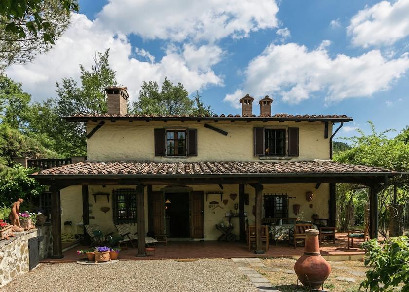 Tuscany Santa Fiora Exterior Detail