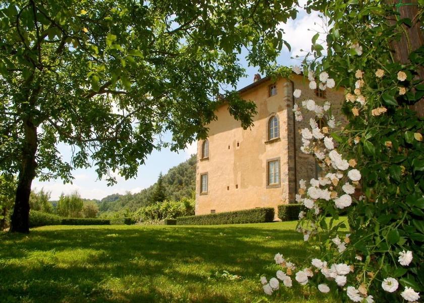 Tuscany Pescaglia Exterior Detail