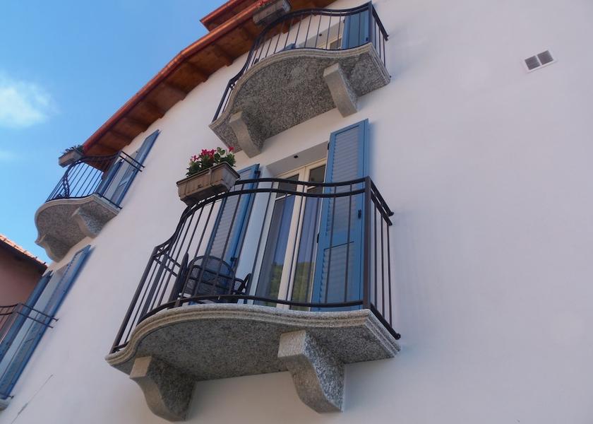 Lombardy Dongo Exterior Detail