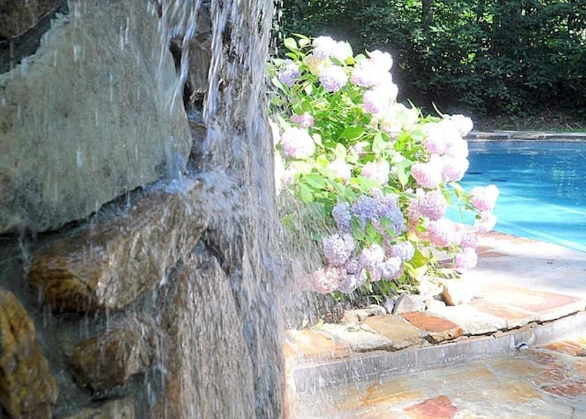West Virginia Berkeley Springs Property Grounds