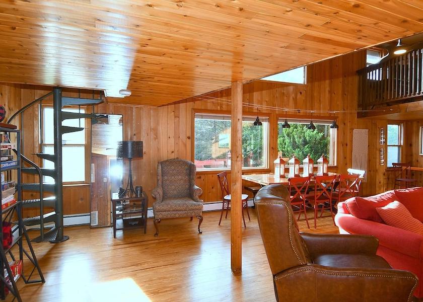 West Virginia Berkeley Springs Living Area
