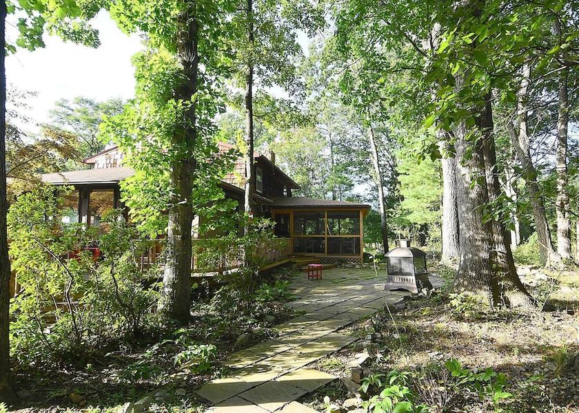 West Virginia Berkeley Springs Property Grounds