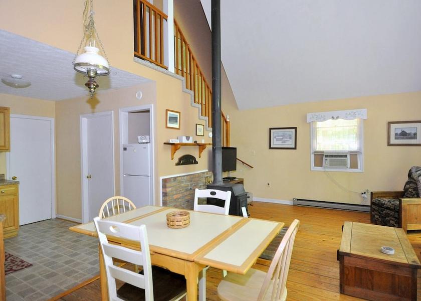 West Virginia Berkeley Springs Dining Area