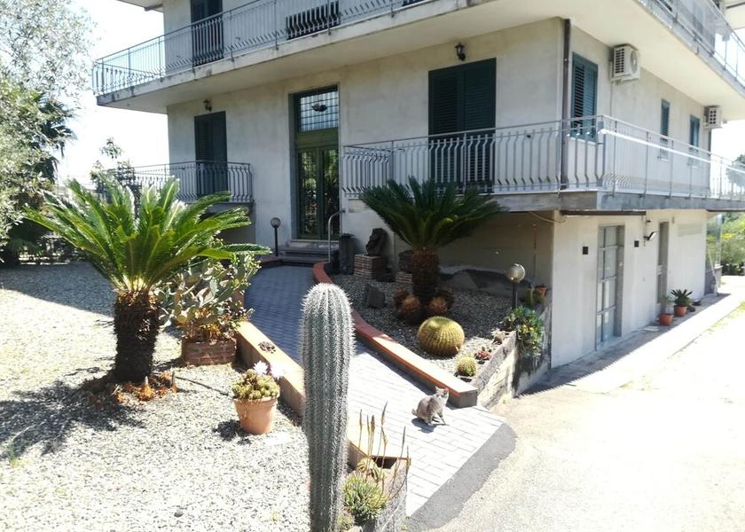 Sicily Santa Venerina Exterior Detail