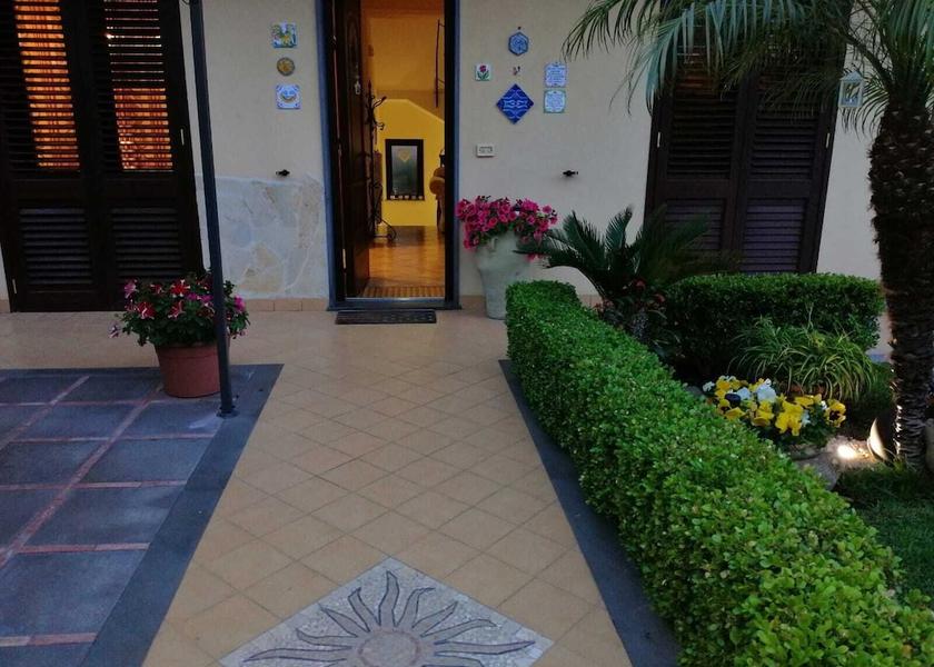 Sicily Santa Venerina Entrance