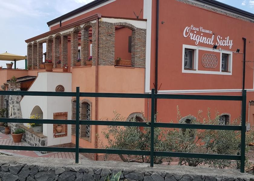 Sicily Santa Venerina Exterior Detail