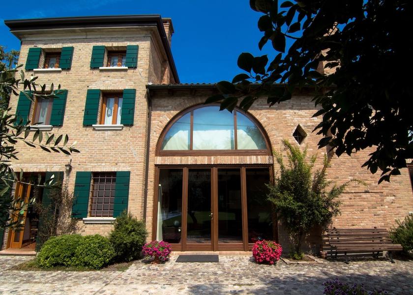 Veneto Correzzola Facade