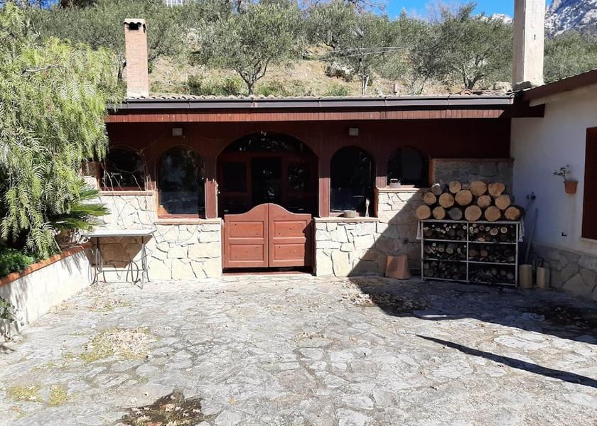 Sicily Polizzi Generosa Exterior Detail