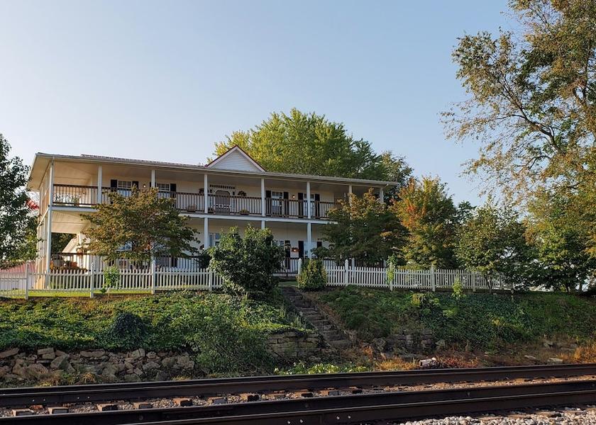Kentucky Smiths Grove Exterior Detail