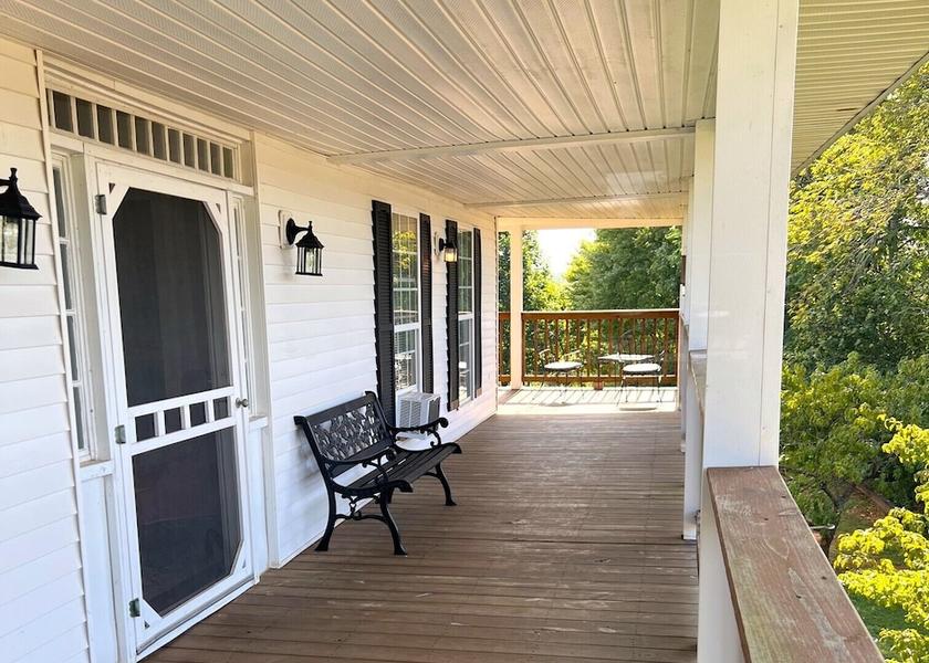 Kentucky Smiths Grove Exterior Detail