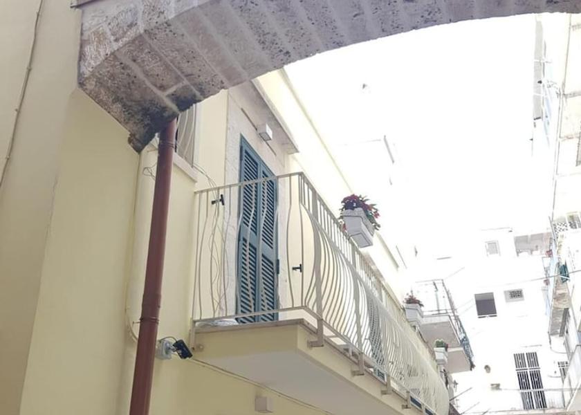 Puglia Bitonto Exterior Detail