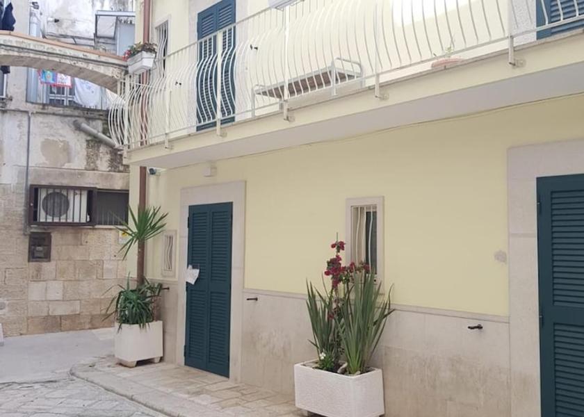 Puglia Bitonto Exterior Detail
