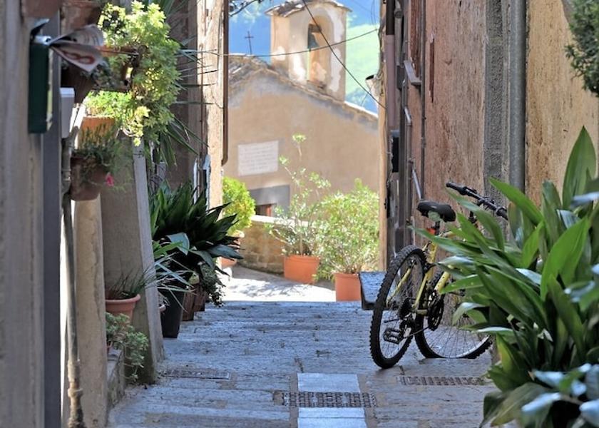 Lazio Bagnoregio Exterior Detail