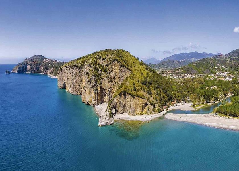 Campania Ceraso Exterior Detail