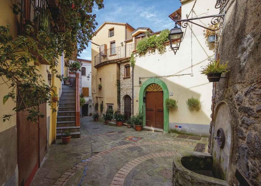 Campania Ceraso Exterior Detail