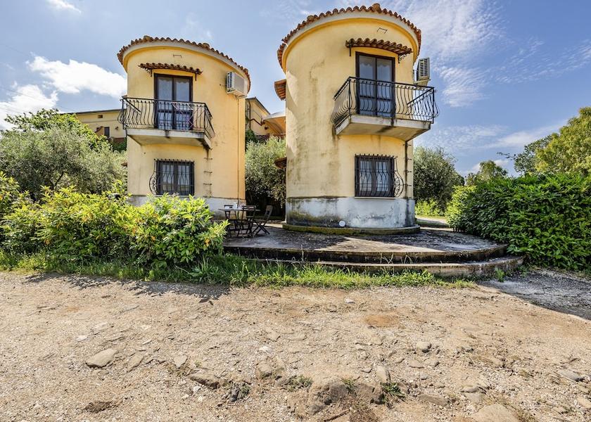 Campania Ceraso Exterior Detail