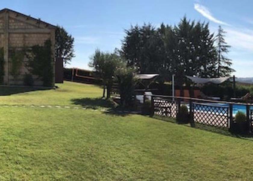 Marche Cingoli Courtyard