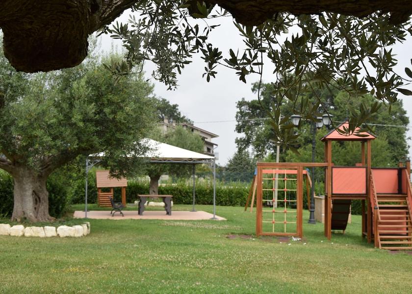 Marche Cingoli Garden