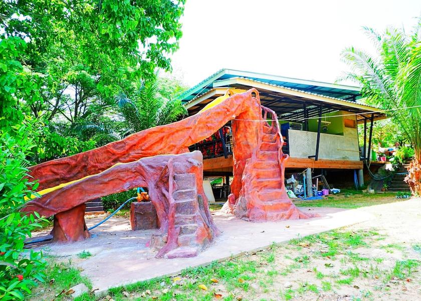 Phetchaburi Kaeng Krachan Exterior Detail