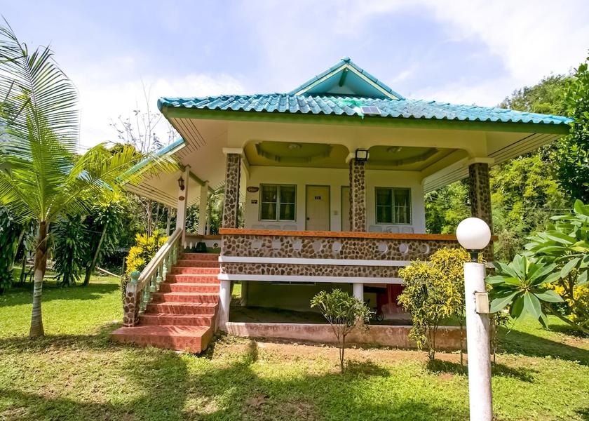 Phetchaburi Kaeng Krachan Exterior Detail