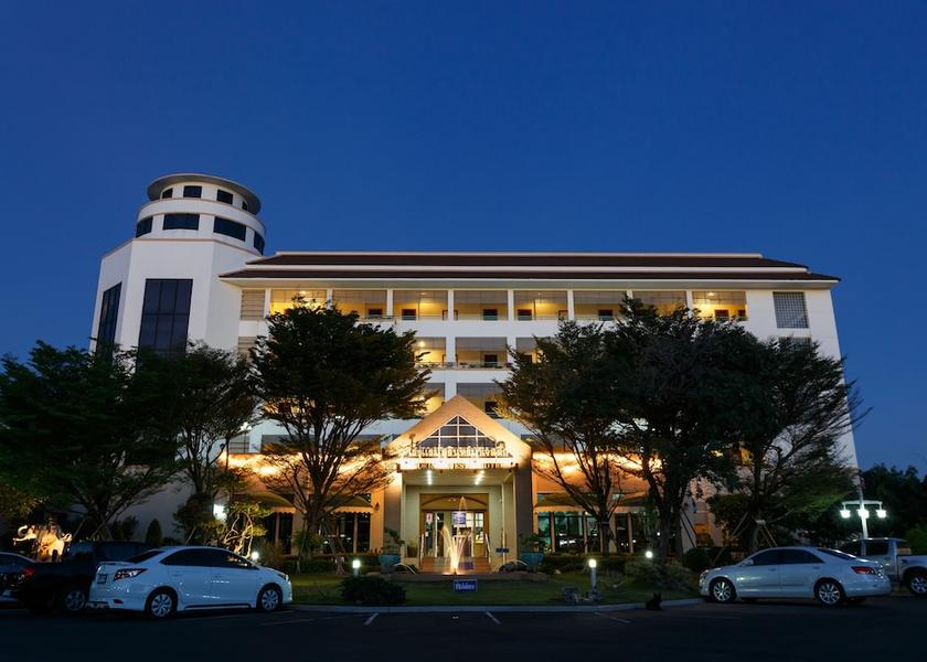 Surin Surin Facade