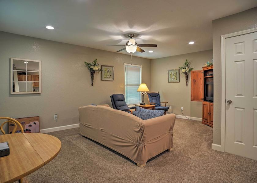 Kentucky Gilbertsville Interior Entrance