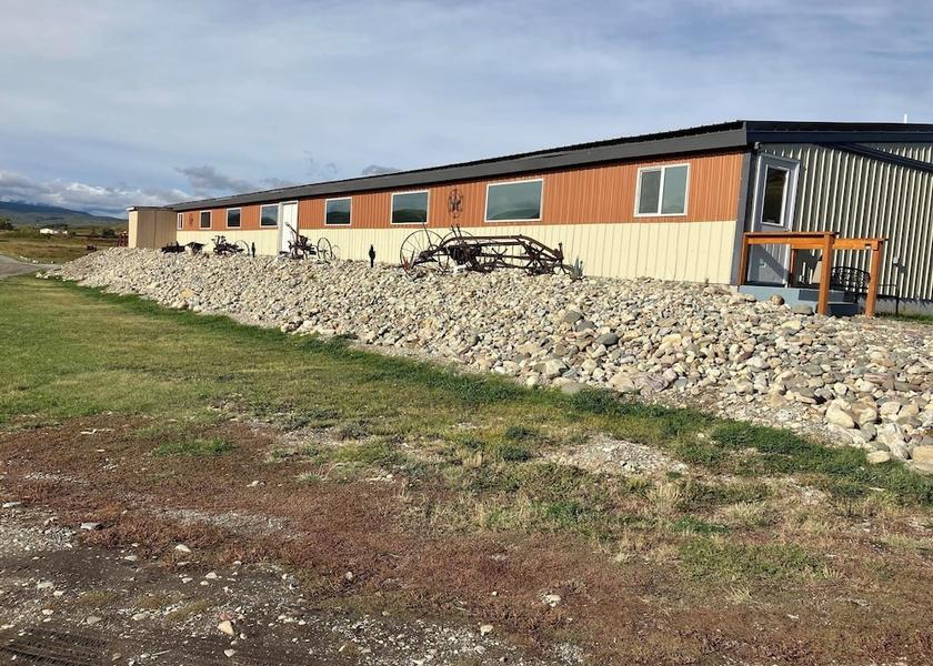 Montana Babb Exterior Detail