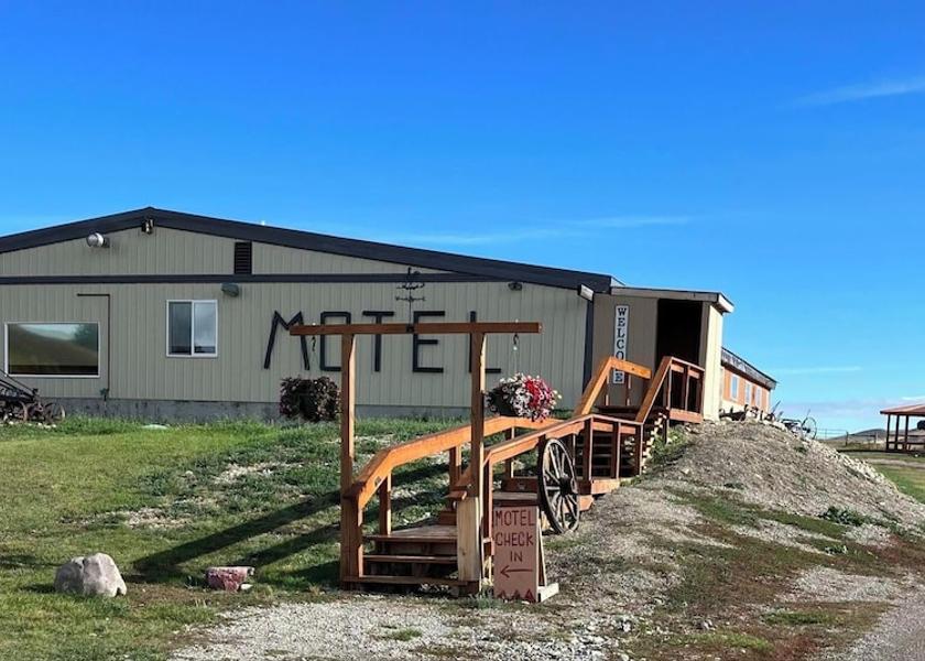 Montana Babb Exterior Detail