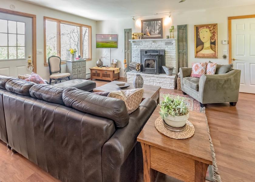 New York Hammondsport Living Area