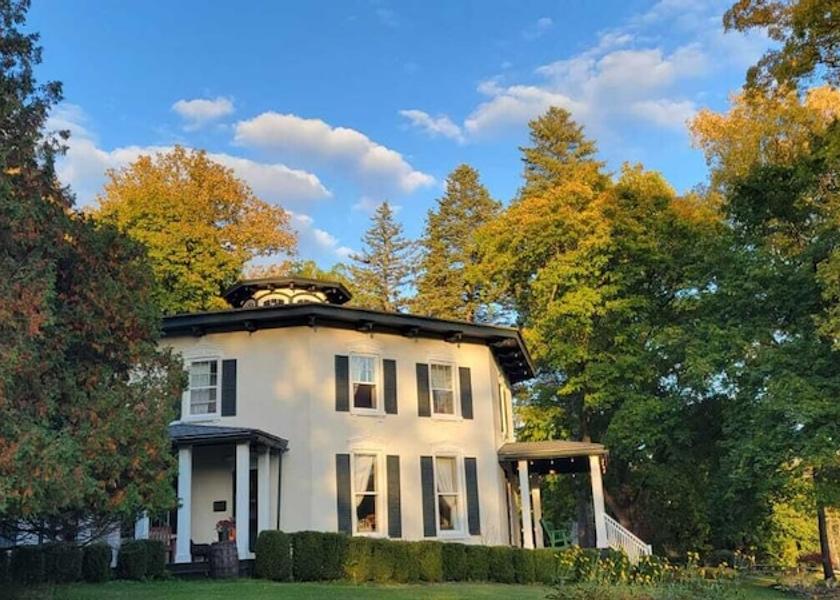 New York Hammondsport Facade