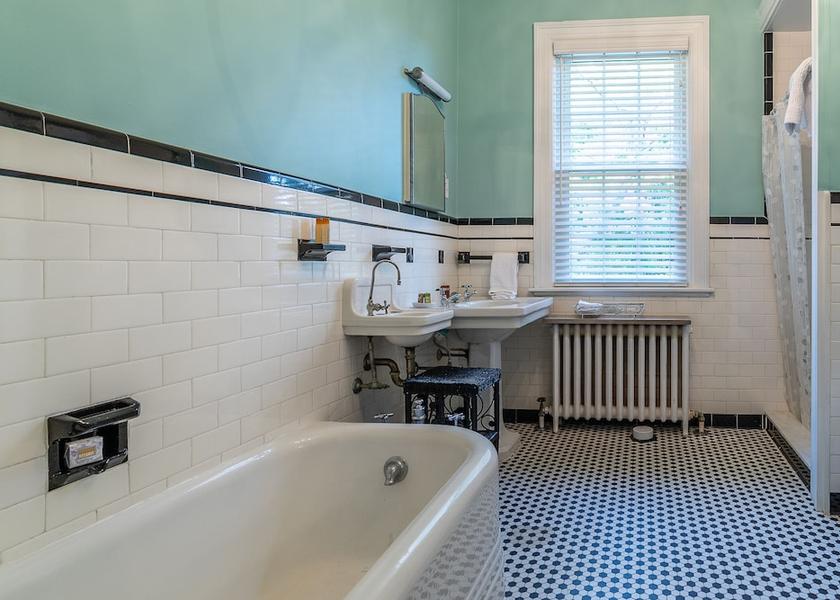 Virginia Clifton Forge Bathroom