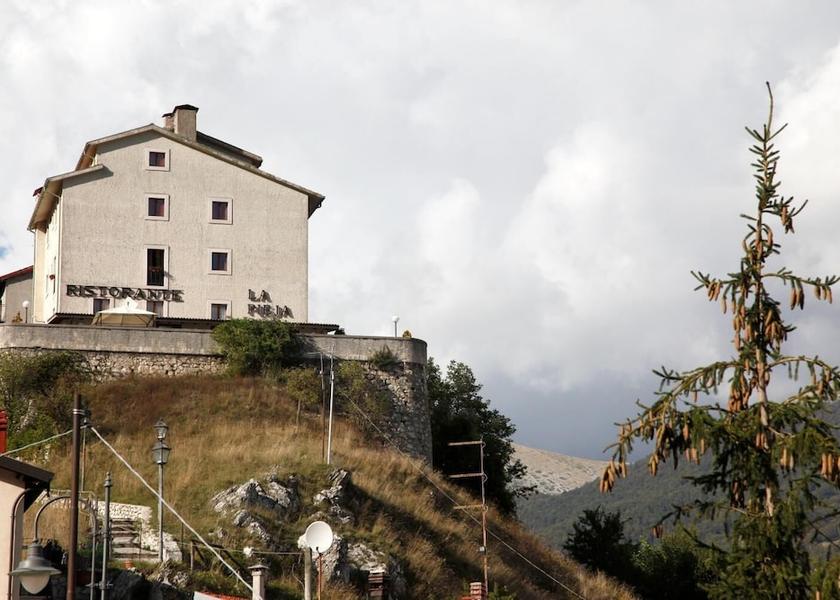 Abruzzo Opi Exterior Detail