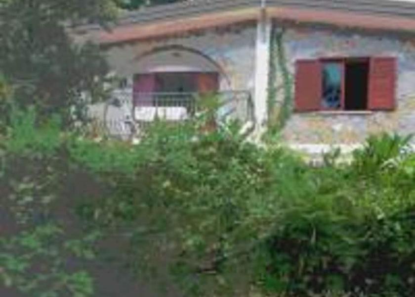 Campania Ispani Facade