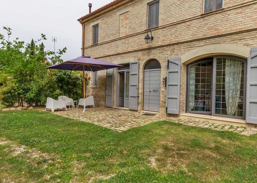 Marche Ostra Exterior Detail