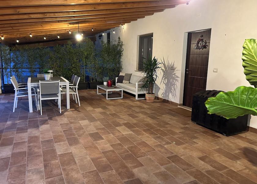 Lombardy Calcinato Exterior Detail