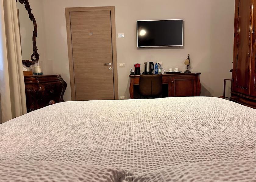 Lombardy Calcinato Room