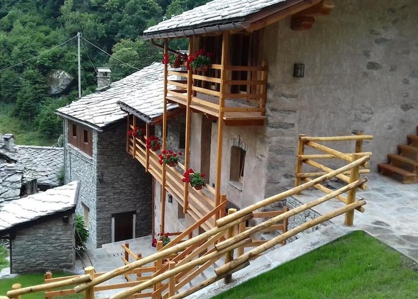 Valle d'Aosta Pontboset Exterior Detail