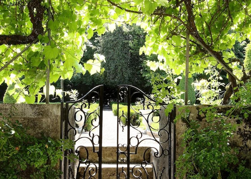 Auvergne-Rhone-Alpes Montagnole Entrance