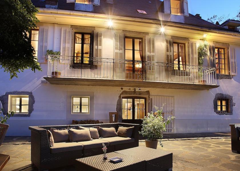 Auvergne-Rhone-Alpes Montagnole Entrance