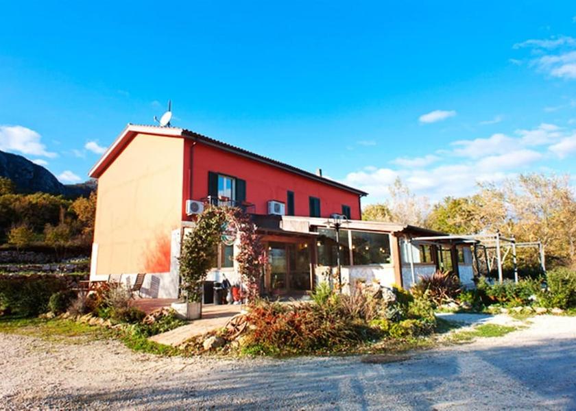 Molise Rocchetta A Volturno Exterior Detail