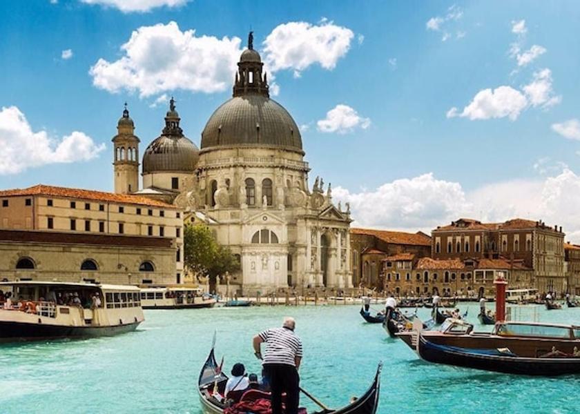 Veneto Eraclea Exterior Detail