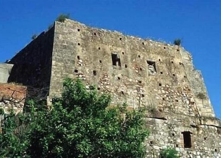 Calabria Condofuri Exterior Detail