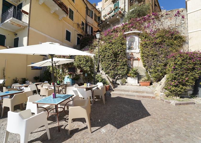 Liguria Cervo Exterior Detail