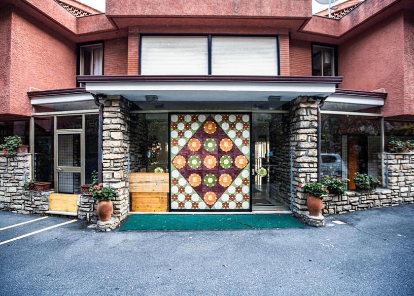 Liguria Cervo Exterior Detail