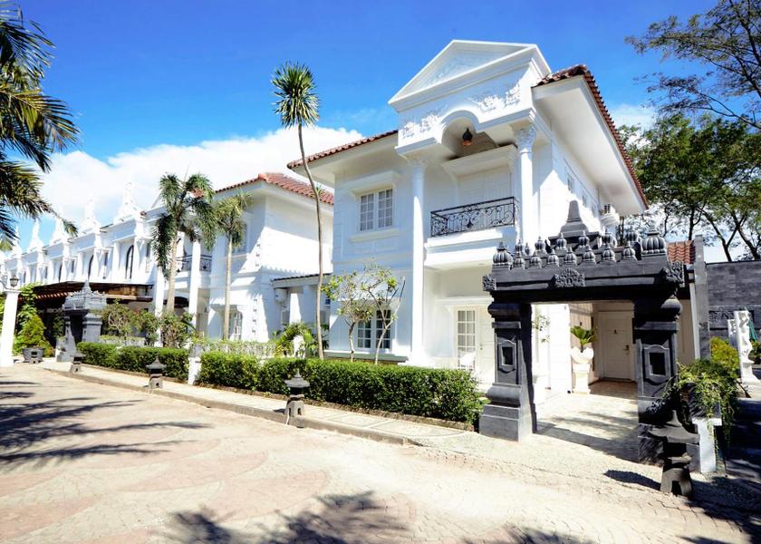 Central Java Colomadu Hotel Exterior