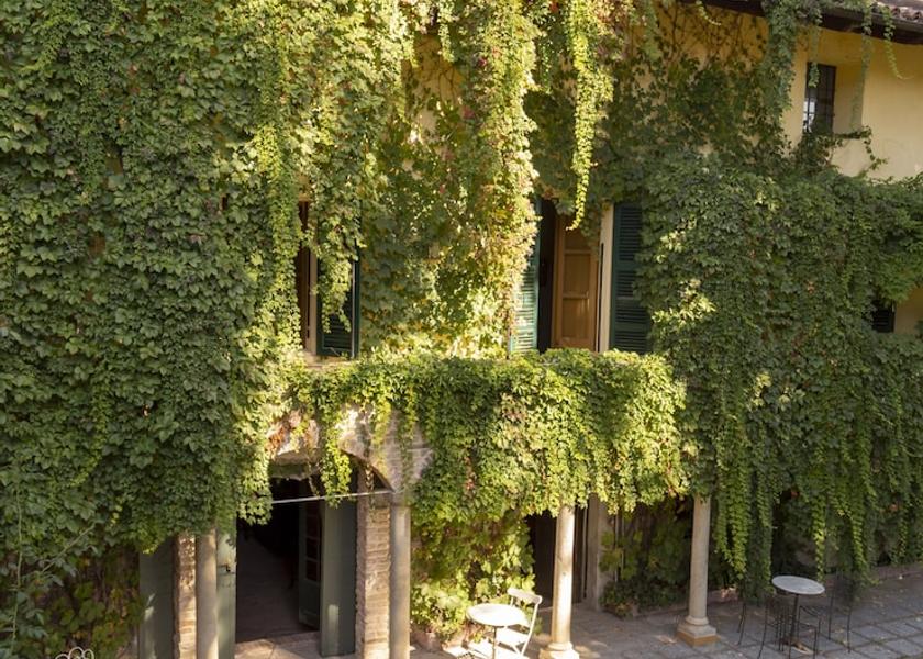 Piedmont Corneliano D'Alba Garden View