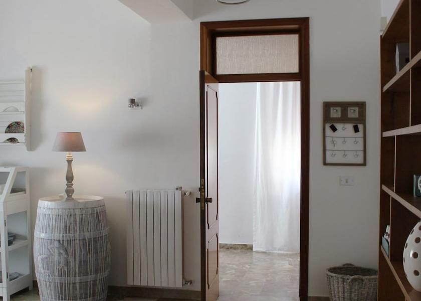 Abruzzo Tollo Interior Entrance