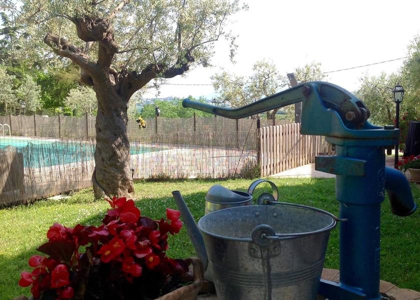 Marche Montalto Delle Marche Courtyard